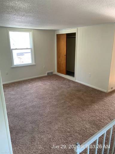 Main picture of 717 1/2 N Sycamore St