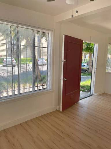 Main picture of 285 1/2 Cerritos Ave