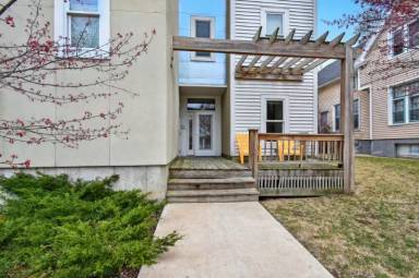 Main picture of 2905 N Newhall St