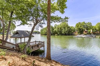 Main picture of Sailpointe at Lake Norman Apartment Homes