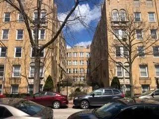 Main picture of 844 W Ainslie St
