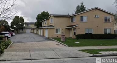 Main picture of 600 E 8th St