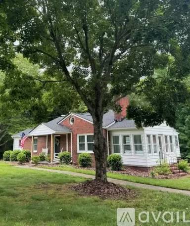 Main picture of 1635 W Lexington Ave