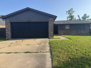 Main picture of 10615 E 34th St