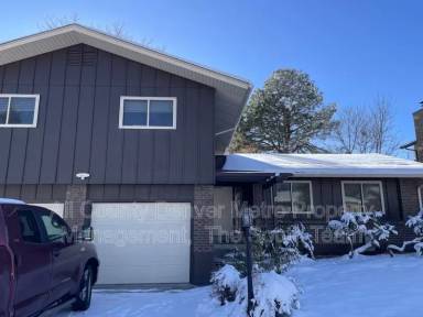 Main picture of 2833 S Depew St