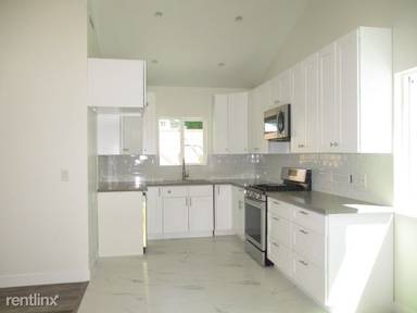 Main picture of 17349 Hart St