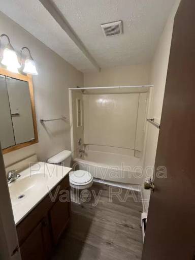Main picture of 1588 Coventry St