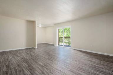 Main picture of Virginia Pines