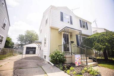 Main picture of 4350 Caroline Ave