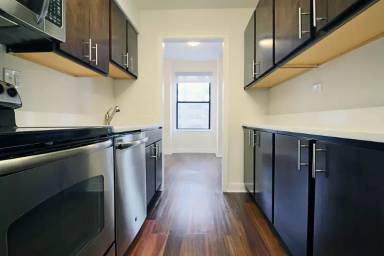 Main picture of 196 E Chestnut St