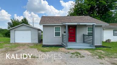 Main picture of 106 Slant St