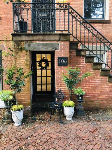 Main picture of 106 W Jones St
