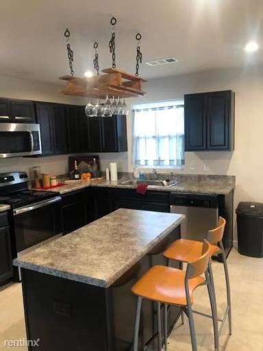 Main picture of 218 Chesapeake Pl