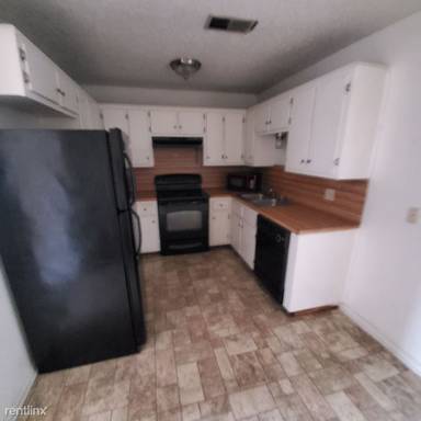 Main picture of 104 E Truman Ave