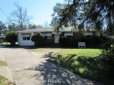 Main picture of 3300 Oakridge Dr