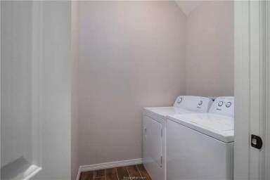 Main picture of 1611 Park Pl