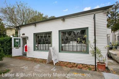 Main picture of 7808 Maple St