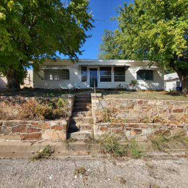 Main picture of 107 N Miller St