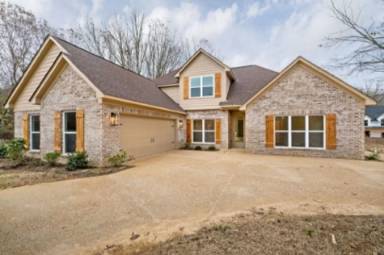 Main picture of 31 Scattered Oaks Dr