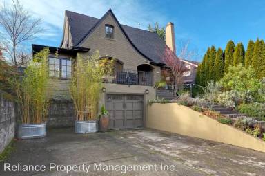 Main picture of 2607 NE 10th Ave