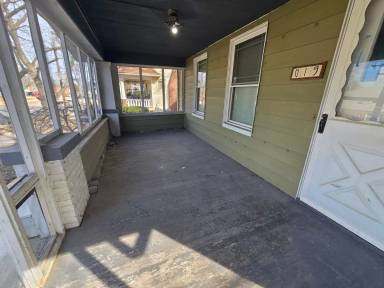 Main picture of 619 E Walnut St