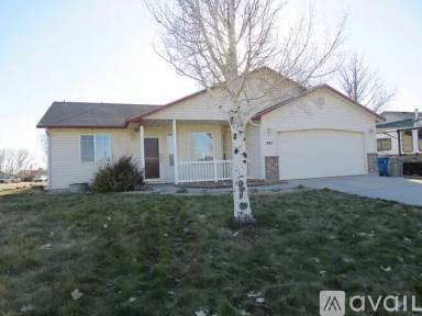 Main picture of 445 Elm St