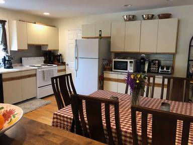 Main picture of 4 E Maple Ave