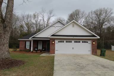Main picture of 15 Grove Cir