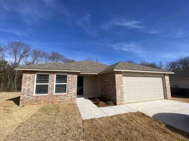 Main picture of 821 Twin Lakes Dr