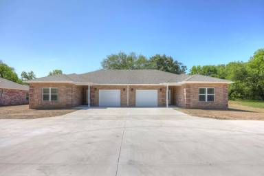 Main picture of 9355 Holly Rd