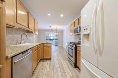 Main picture of 512 Crumpler Pl