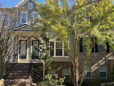 Main picture of 1700 Sabastian Pt NE