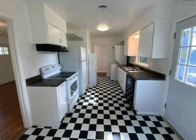 Main picture of 1926 S 55th St