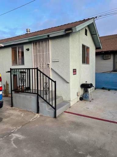 Main picture of 1019 1/2 S Downey Rd