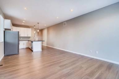 Main picture of 3043 S Delaware St
