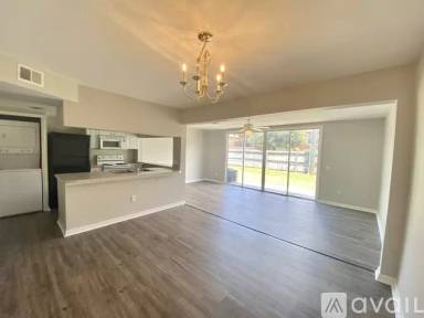 Main picture of 403 Orchid Dr