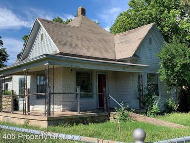 Main picture of 902 1/2 SW G Ave