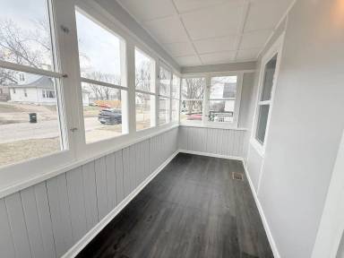 Main picture of 1313 W Walnut St
