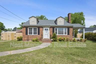 Main picture of 403 N Churchill Dr