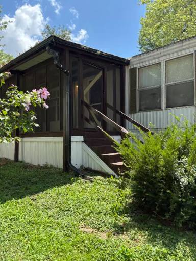 Main picture of Lakewood Estates Mobile Homes