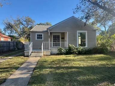 Main picture of 2908 Alexander Ave
