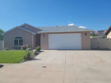 Main picture of 608 Peony Dr