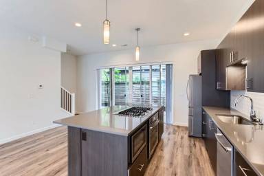 Main picture of 5715 N Michigan Ave