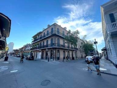 Main picture of 706 Dumaine St