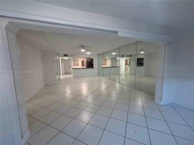 Main picture of 215 SE 3rd Ave