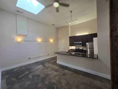 Main picture of 7 W 13th St