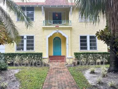 Main picture of 1852 Washington St