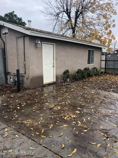 Main picture of 927 1/2 Daulton Ave