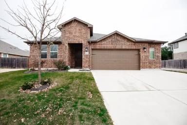 Main picture of 2220 Laurel Arbor Dr