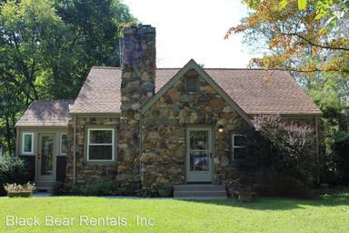 Main picture of 664 Lakeshore Dr